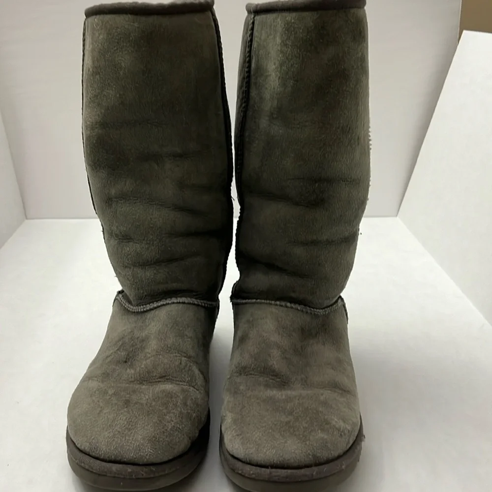 UGG By Australia size 9